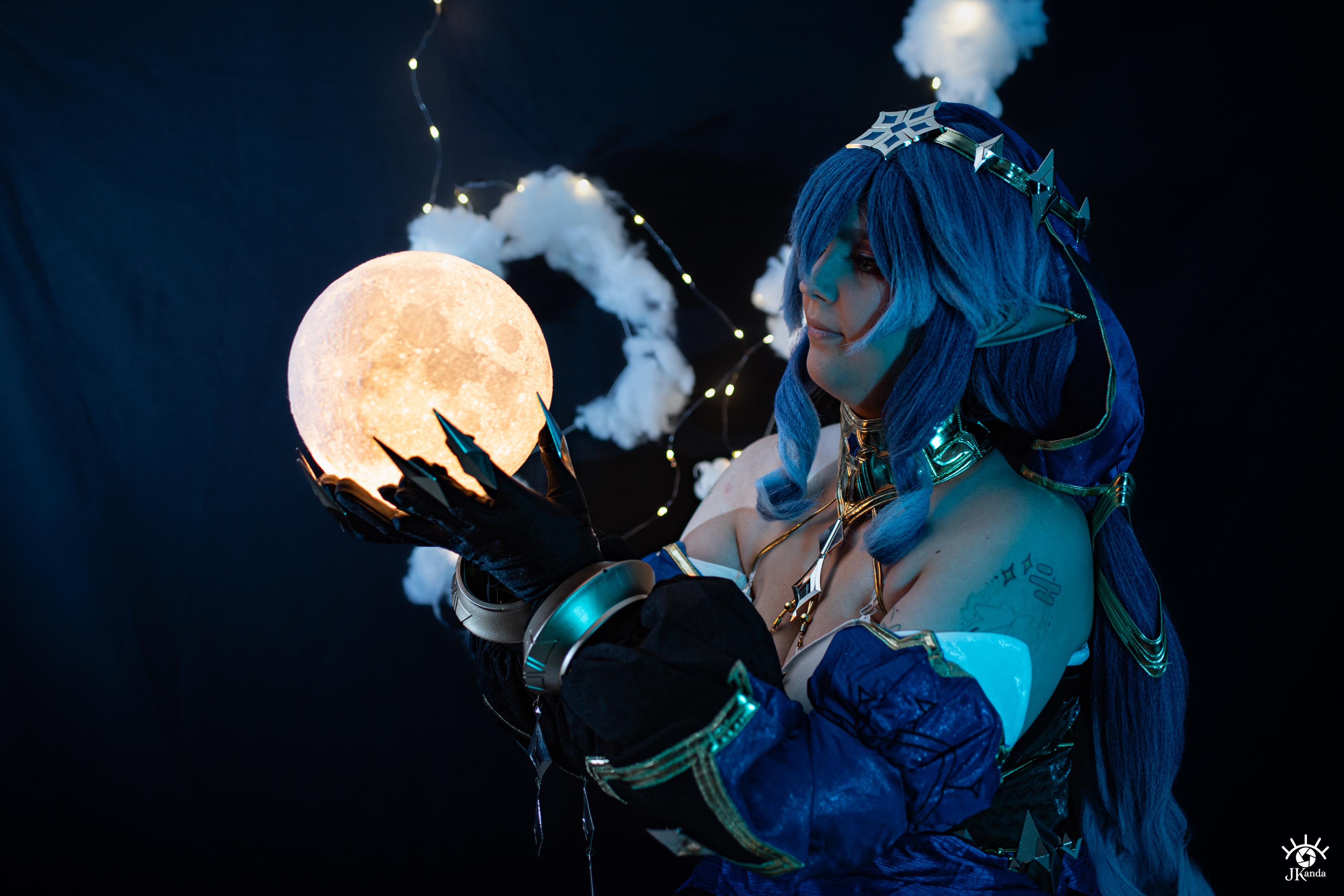 Shooting Moon - cosplay Layla