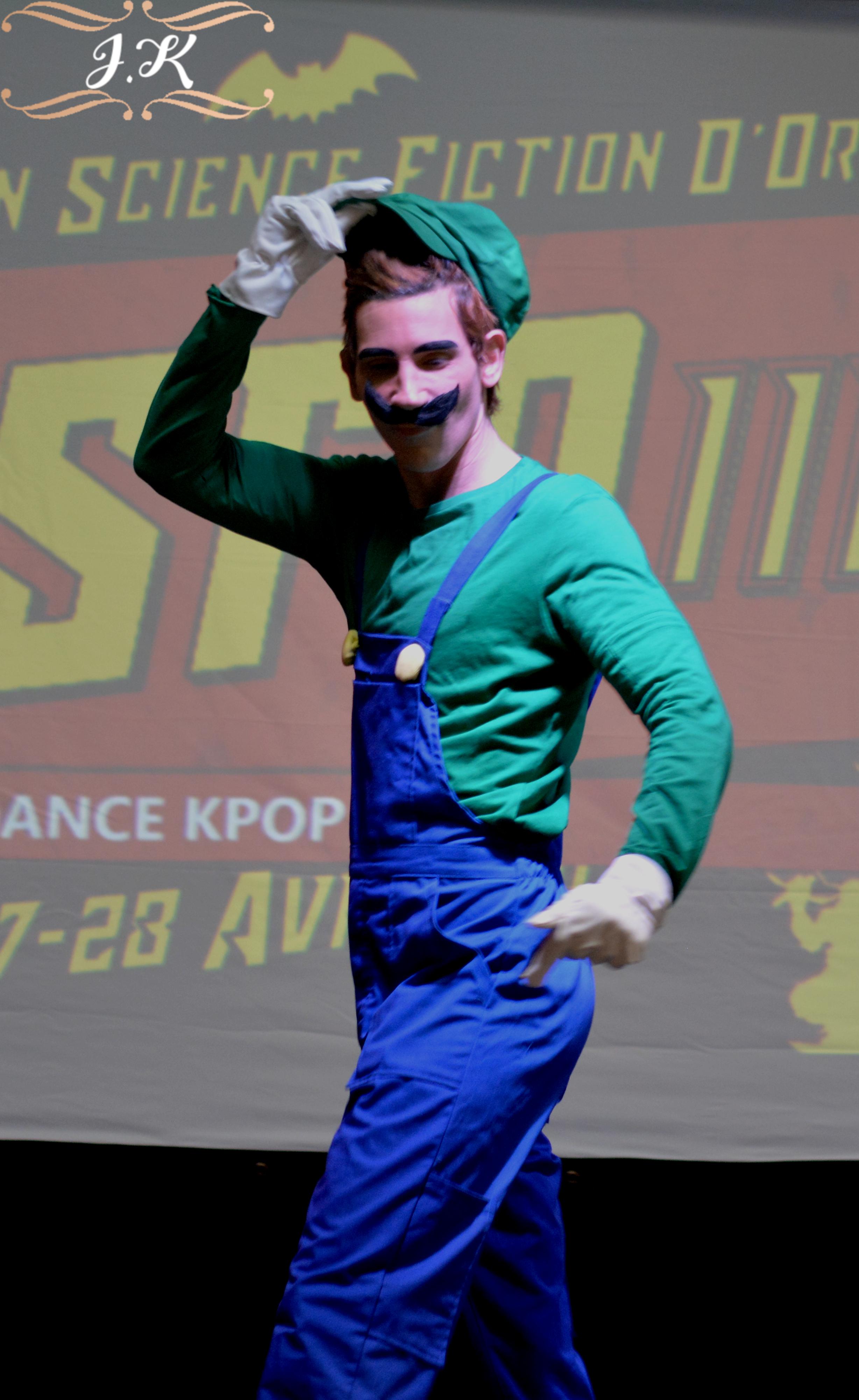 scene-convention-sf-orange_a6dc7332-6f35-420e-a96d-f4763e7c6eb3.jpg