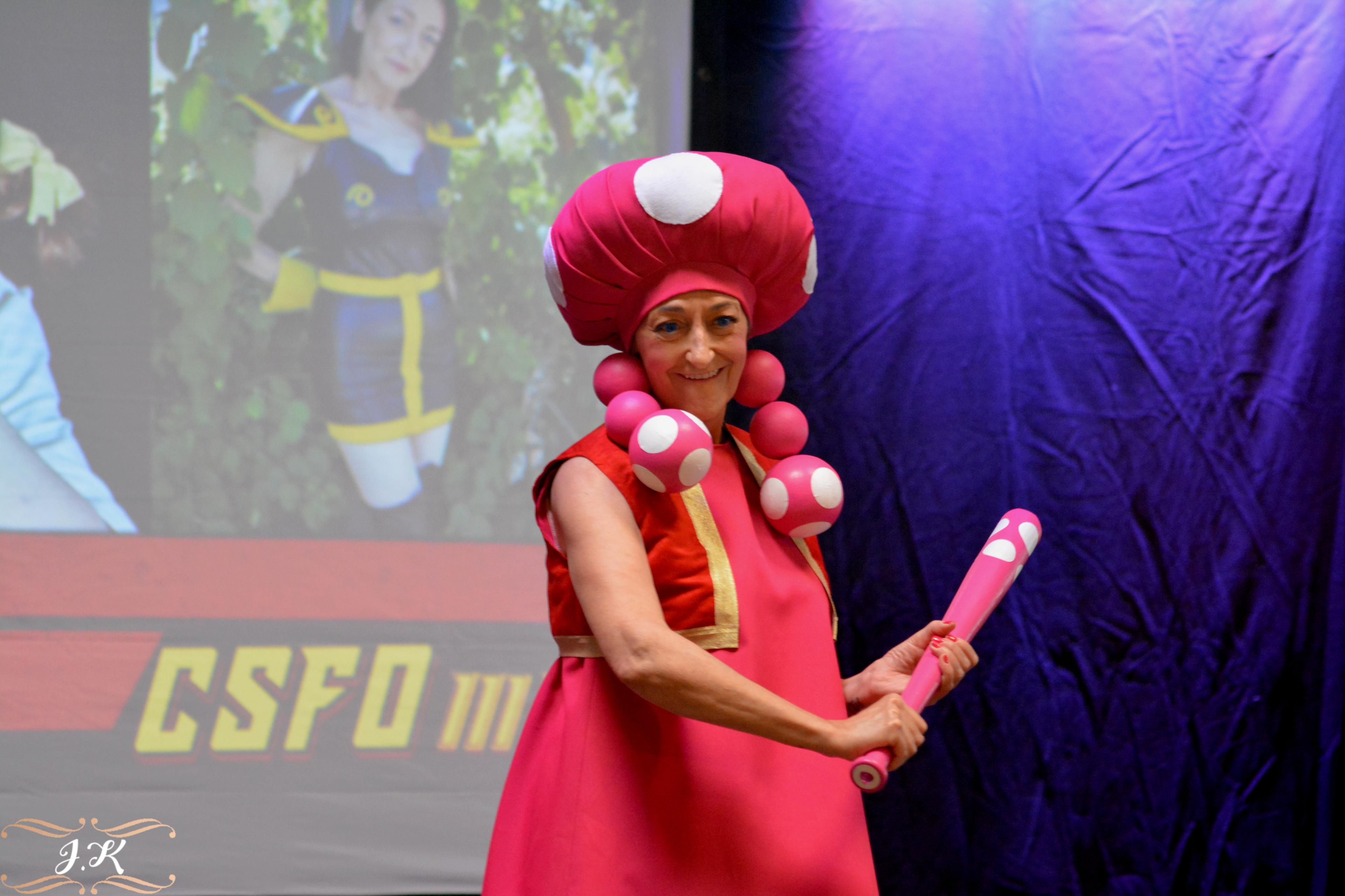 scene-convention-sf-orange_a1cbec51-9f7f-42c4-86aa-76853e6f58c0.jpg