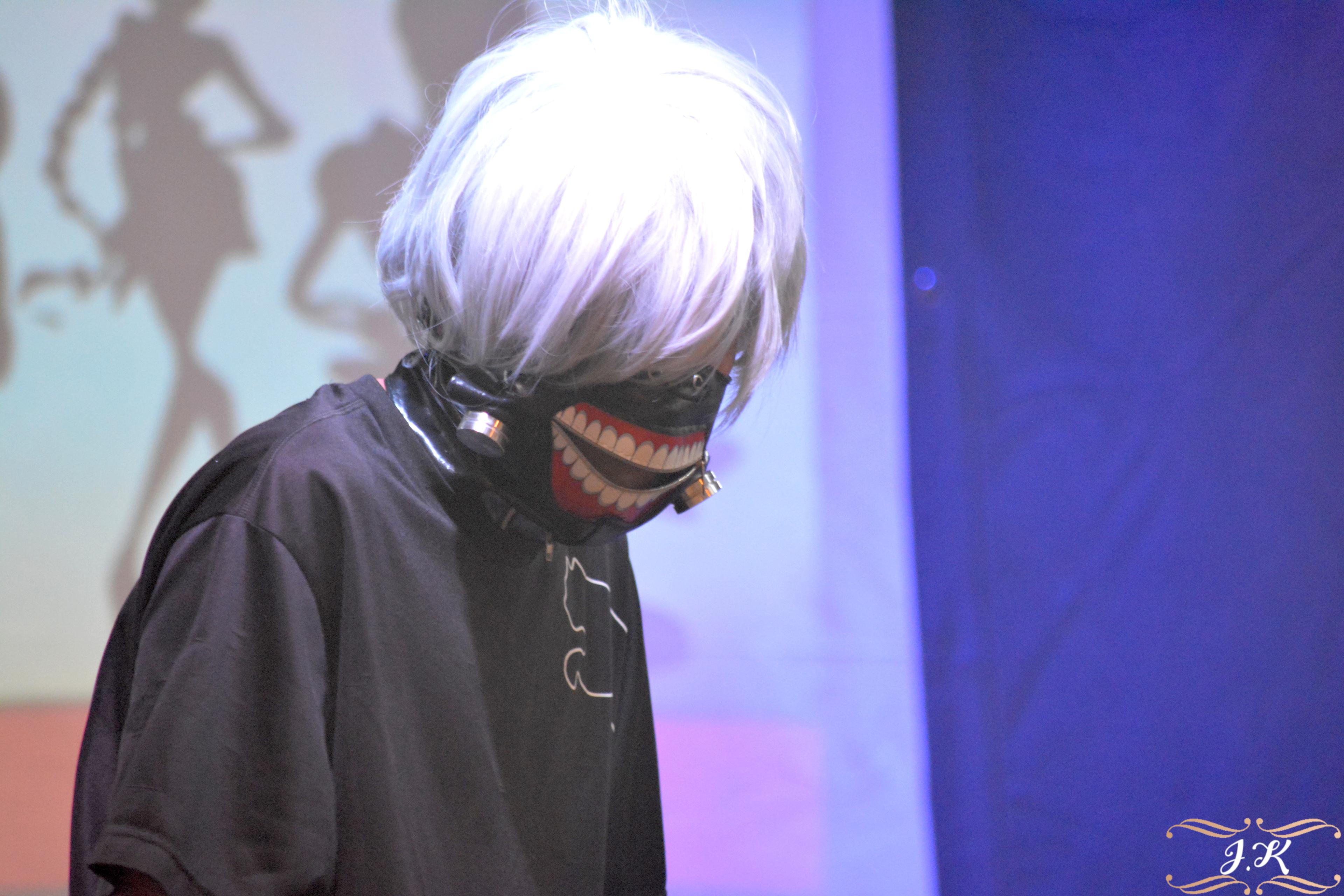 scene-convention-sf-orange_7e1ed919-7519-4f56-a4eb-6137a5b925d7.jpg