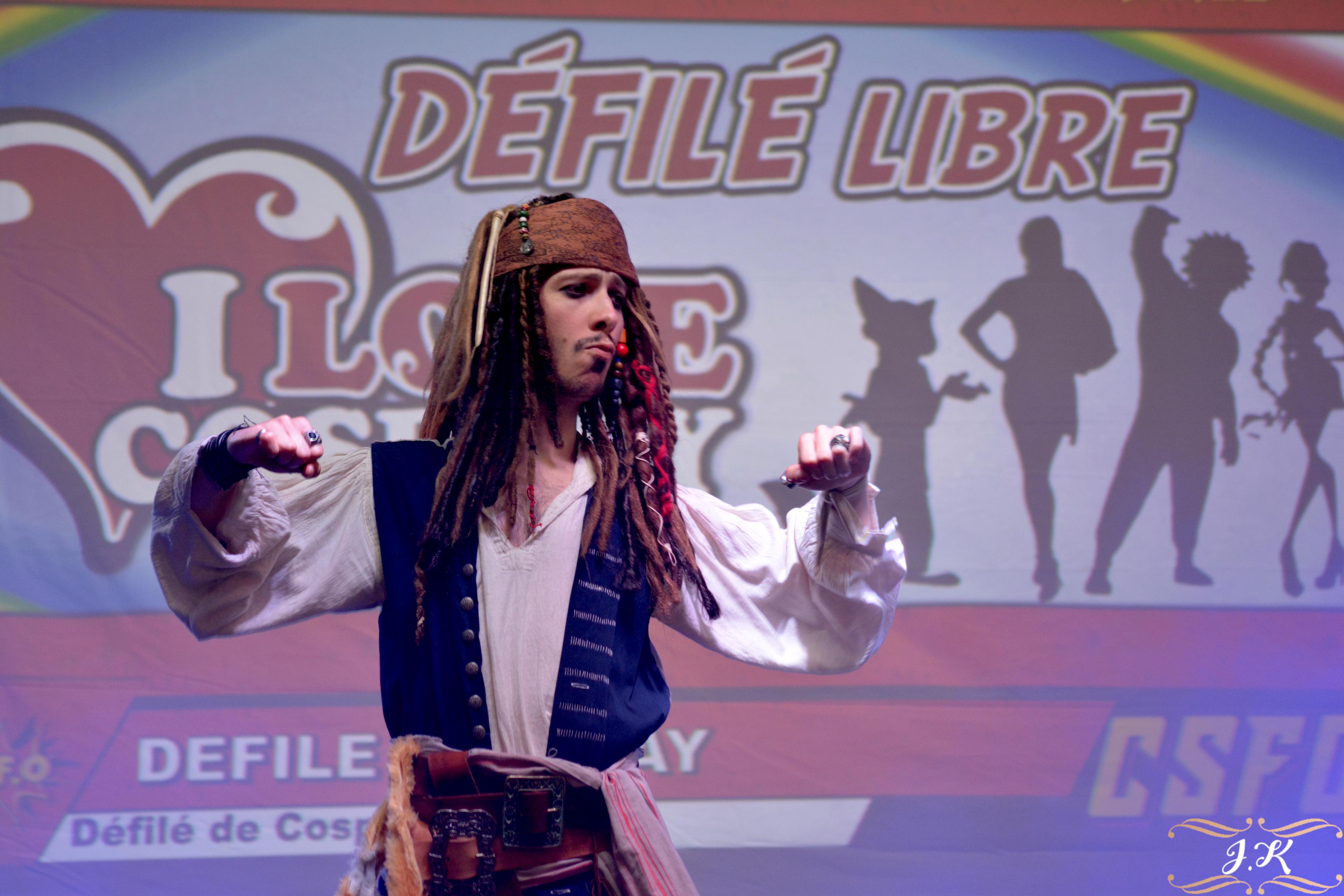 scene-convention-sf-orange_2f5d57be-e0a6-409a-b68f-731debe9701e.jpg