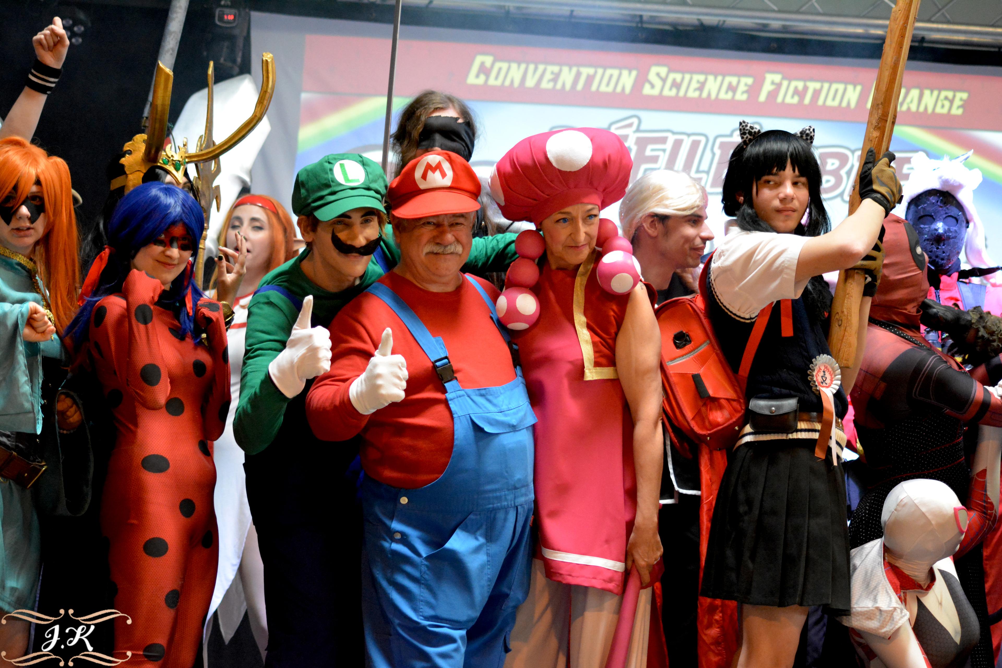 scene-convention-sf-orange_41cd977a-6278-4cec-8e99-254a511120d0.jpg